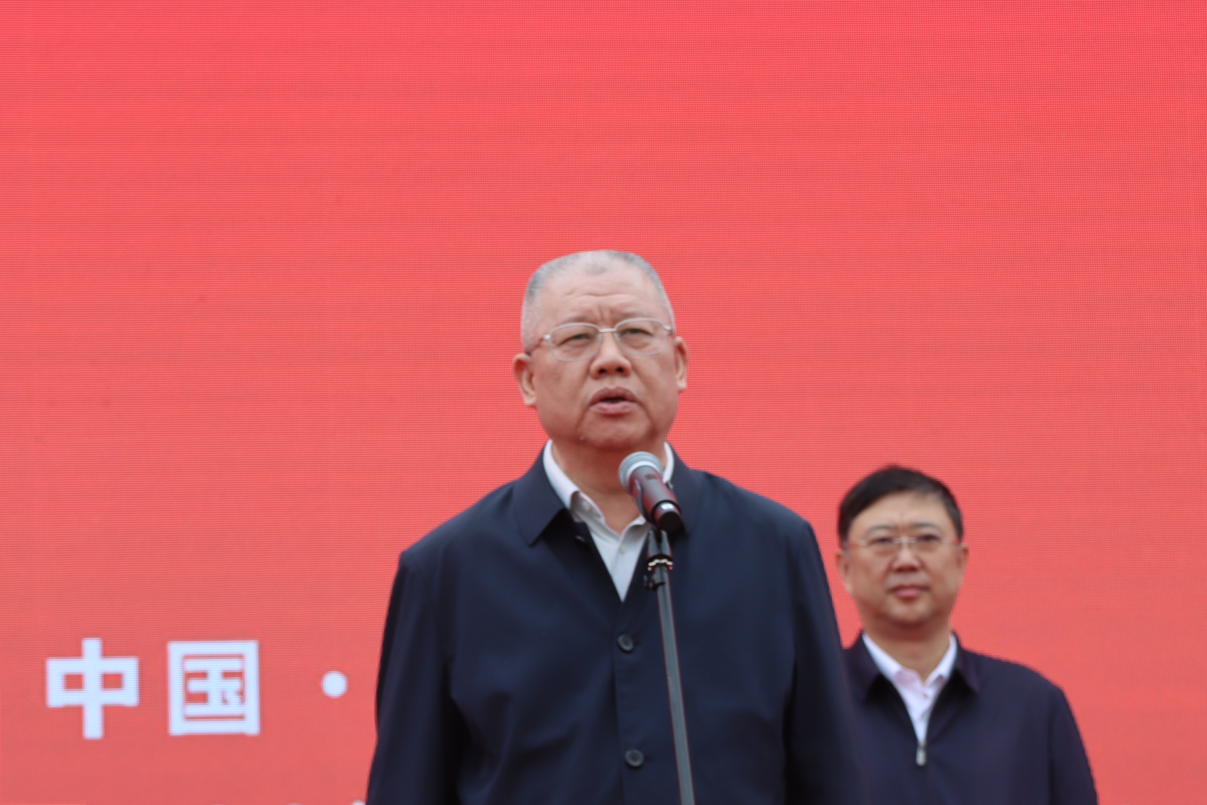沪杭客专公司党委书记、董事长杨建中_副本.jpg